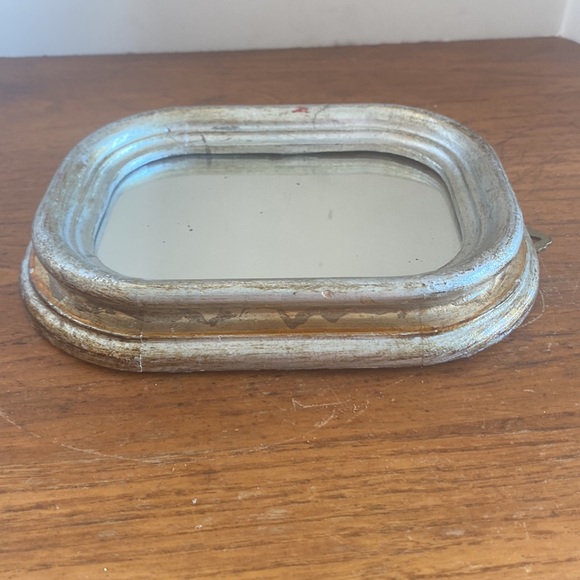 Vintage made in Italy oval antique finish wooden decorative 7” x 5 1/2” mirror - Picture 4 of 10